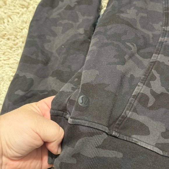 Lululemon Scuba Pullover Hoodie Black Camo Size 6 - Picture 6 of 8